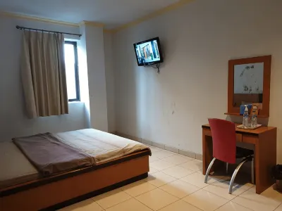 SPOT ON 2831 Pondok Orange Family Hotel dekat Universitas Negeri Makassar, Kampus Parangtambung
