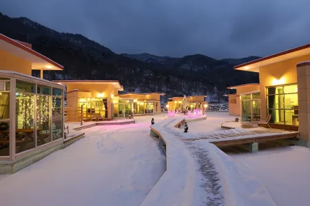 Jeongseon Dewey Tree Pension & Caravan Garden