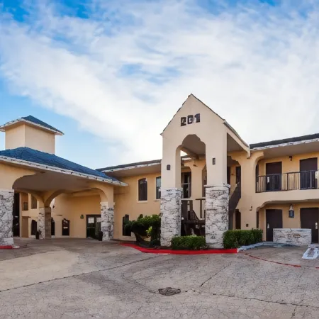Clarion Pointe