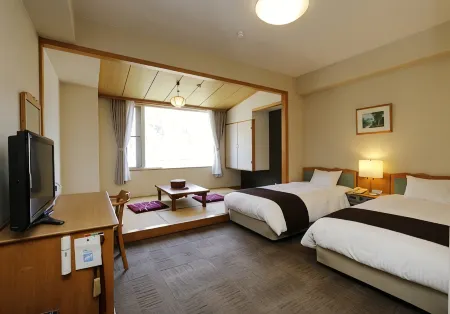 Yuyado Kuttari Onsen Lake Inn