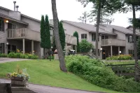 Cozy Lakeside Haven with Rustic Fireplace - Enchanting Retreat St. Germain住宿飯店