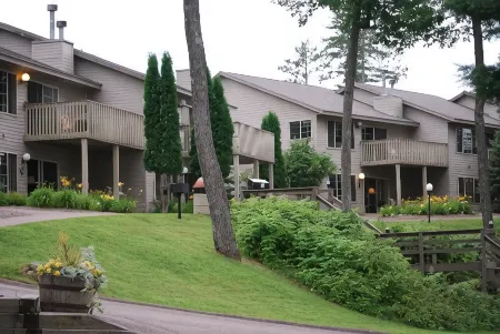 Cozy Lakeside Haven with Rustic Fireplace - Enchanting Retreat