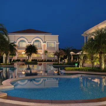 The Palms Town & Country Club - Resort Hotels near Sai Ka Angan