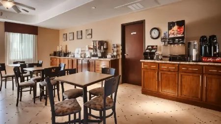 Best Western Plus Main Street Inn Отели в г. Калипатрия