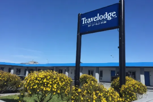 克雷森特城Travelodge by Wyndham酒店