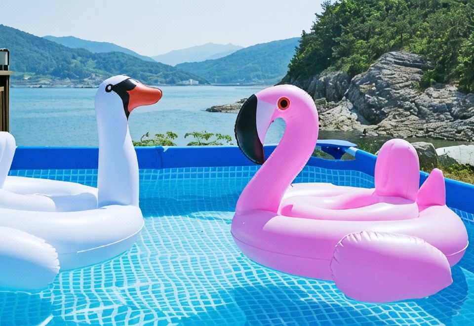 키마리스펜션 야경 및 바다 이미지