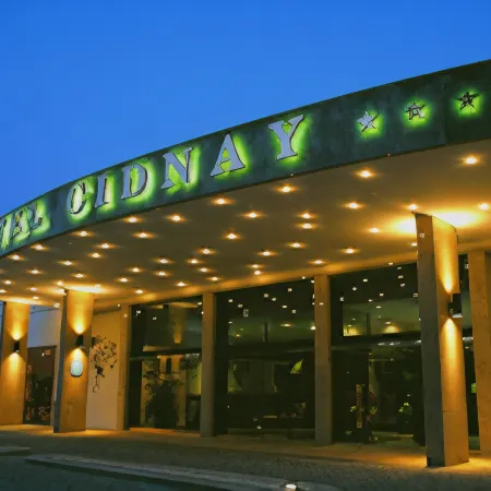 Hotel Cidnay Отели в г. Санту-Тирсу