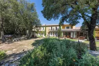 Logis la Bastide de Grignan Hotel & Restaurant "La Chênaie" Hotels in Grignan