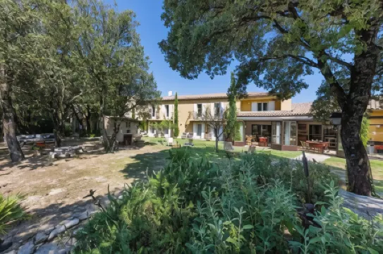 Logis la Bastide de Grignan Hotel & Restaurant "La Chênaie"