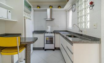 Complete Apt w Privileged Location Floripa Csu0402