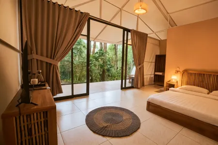 LuxCamp Pangalengan by Horison Отели рядом с достопримечательностью «Kebun Kopi Gaia»