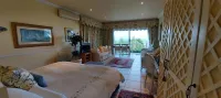 Roosboom Luxury Guest Studio - Upper Terrace One with Sea View, 2 Guets Capetown
