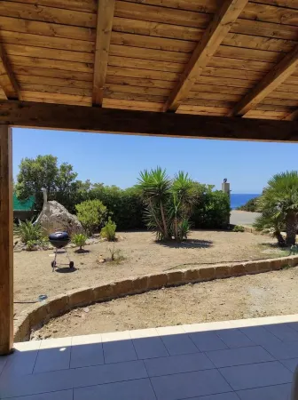 Beautiful apartment in a villa between the sea and the lighthouse Отели в г. Изола-ди-Капо-Риццуто