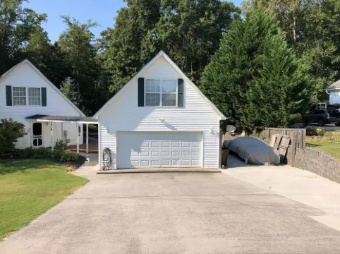 Cozy Apartment with pool, hot tub and in a quiet neighborhood