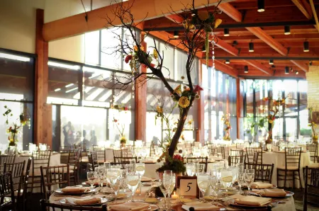 Holiday Inn Express & Suites Chicago-Libertyville Отели рядом с достопримечательностью «Заказник Индепенденс Гров Форест»