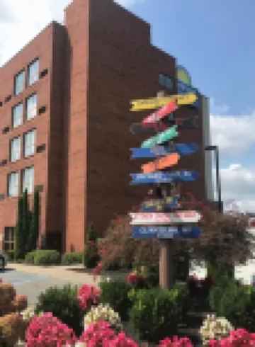 Days Inn & Suites by Wyndham Sutton Flatwoods Hotel di 