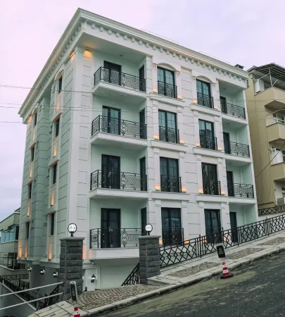 White Golden Suite Hotel