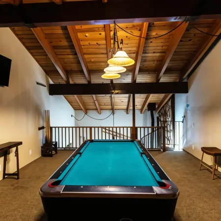 The Mammoth Creek Inn
