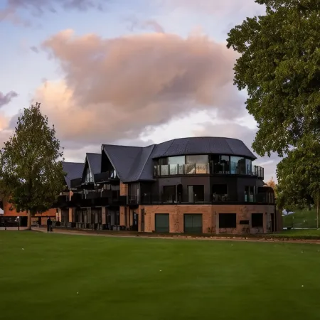 Cave Hotel & Golf Resort Отели в г. Фавершам