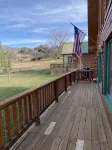 Cozy, Quiet Small Town Log Home. With Beautiful Mountain View.