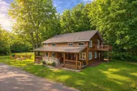 Golf Special! Sleeps 20, 12 Beds Outdoor Fun, Golf, Fish, Kayak, Private Lodge