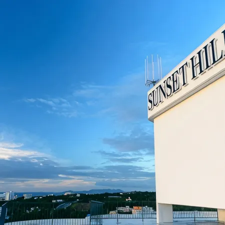 Hotel Sunset Hill Отели рядом с достопримечательностью «Пляж Мун-Бич»
