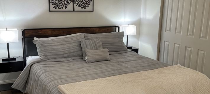 Charming 3-bedroom house with WiFi, AC in Modesto モデストのホテル