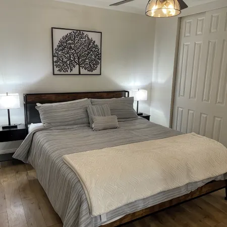 Charming 3-bedroom house with WiFi, AC in Modesto