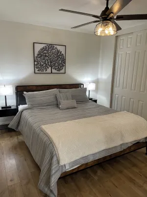 Charming 3-bedroom house with WiFi, AC in Modesto
