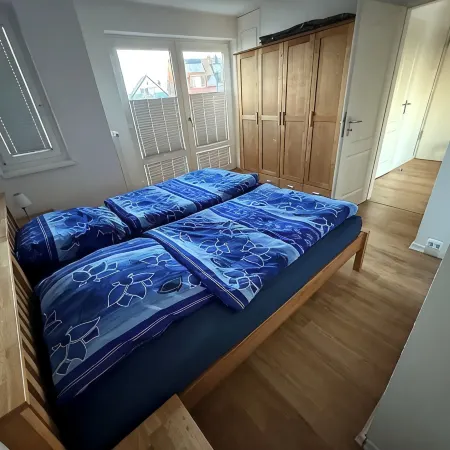 Cozy vacation apartment at the marina, short walk to the city center