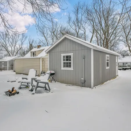 Madison's Lakeside Tiny Home Dream Getaway!