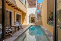 Designer Retreat in Centro Heated Pool & Views - Villas