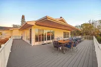 Panoramic Lake View Retreat with Firepit! Centrally Located on Wine Trail!