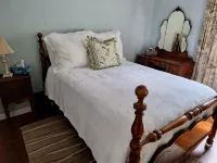 Charming 2-bedroom cottage in serene Erwin with AC, WiFi Hotels in Erwin