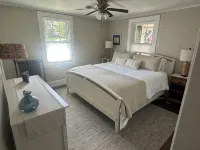 Dog friendly! Next to Navy Stadium and DTA Shuttle! - Bungalows