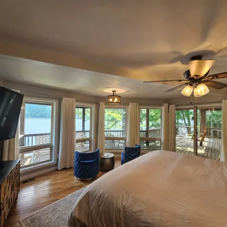 Lake Santeetlah Family Retreat: 4BR/4.5BA w/ Kayaks & Grills