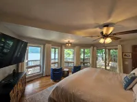 Lake Santeetlah Family Retreat: 4BR/4.5BA w/ Kayaks & Grills