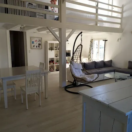 Cosy house close to beaches and shops. garden, above-ground pool, terrace