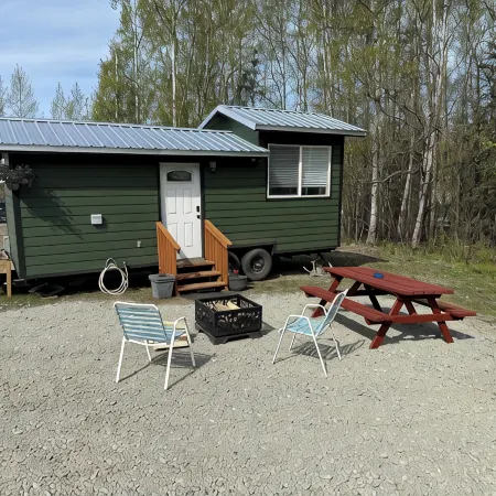 Tiny House with Bear Mountain Views.... Only 25 Minutes outside of Anchorage