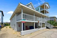 "Sand Dollar Suites" Suite 2: A Short Stroll from Our Sandy Shores!