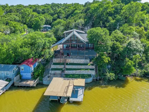 Lakeshore Lodge in peaceful Granbury