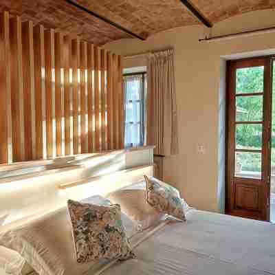 Living according to Nature, with comforts, 2 steps from the center & the highway Rooms