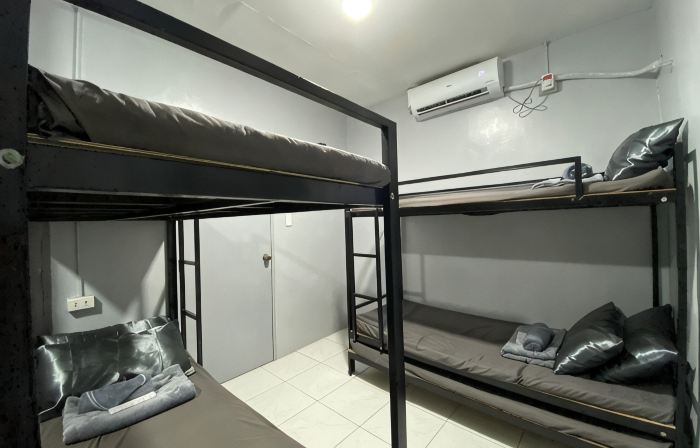 Modern Interior | 5 min from Airport | Karaoke