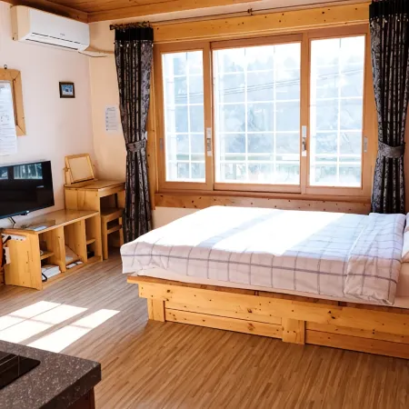 White Cabin Отели рядом с достопримечательностью «Лыжный курорт Феникс Парк»