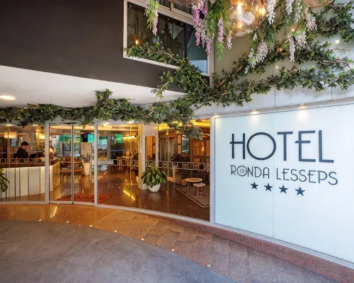 Hotel Ronda Lesseps โรงแรมใกล้ปาร์ค กูเอล
