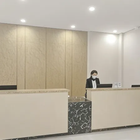 Chengde Fenghuang Hotel (Yingshouyingzi Station)
