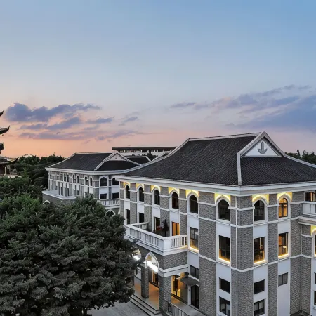 Flowers of the wayfaring seasons Hotel