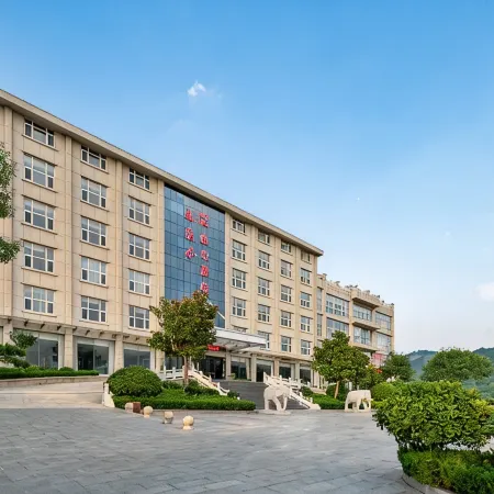 Huaxigu Hotel & Resort
