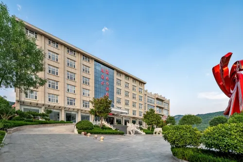 Huaxigu Hotel & Resort