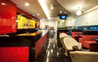 Borneo Royale Hotel - bar